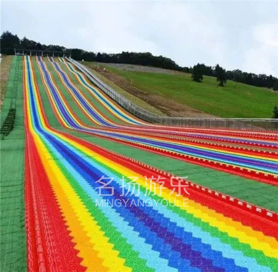 七彩滑道這兩年來越來越火，為什么呢?