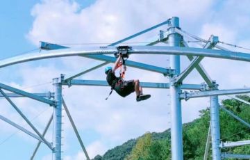 軌道滑索和原子飛車是一種游樂設備嗎？他們之間又有什么不同？