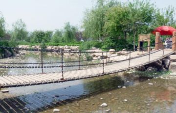 高空木質(zhì)吊橋給游客帶來什么樣的體驗(yàn)？