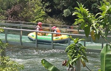 玻璃水滑道安全嗎？玻璃水滑道施工要注意什么？