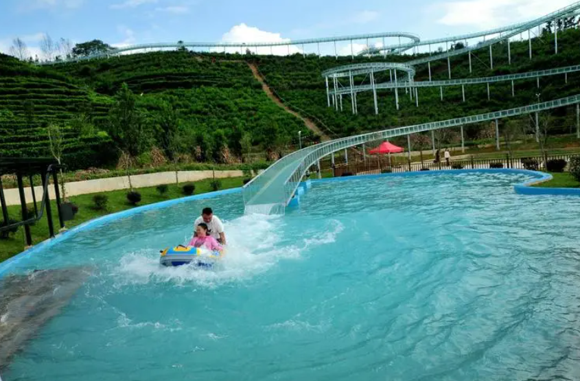 分享|玻璃水滑道施工廠家教你如何玩轉(zhuǎn)夏天？