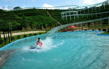 分享|玻璃水滑道施工廠家教你如何玩轉(zhuǎn)夏天？